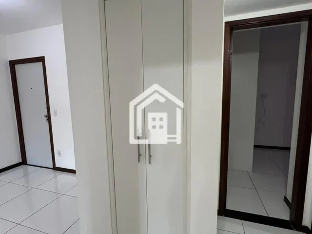 Imagem 14: Apartamento com 3 quartos amplo com dependência no Costa Azul