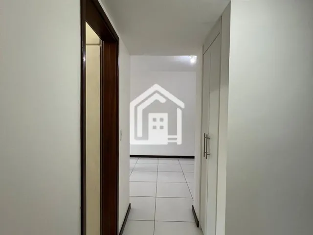 Imagem 10: Apartamento com 3 quartos amplo com dependência no Costa Azul