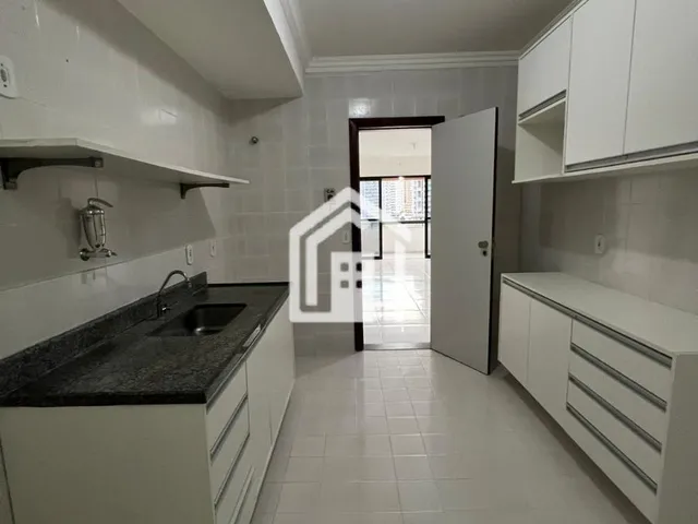 Imagem 6: Apartamento com 3 quartos amplo com dependência no Costa Azul