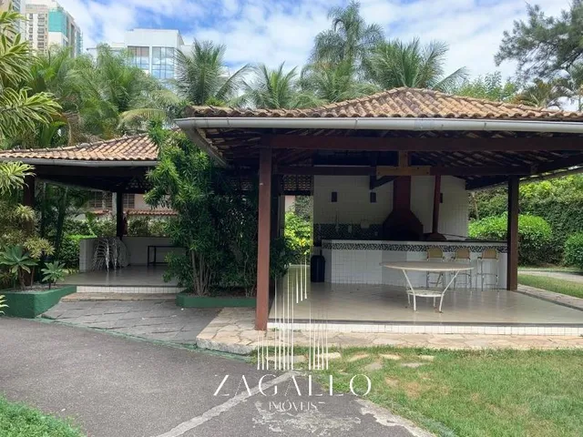 Imagem 4: FICO NUMA LOCALIZAÇÃO MARAVILHOSA . TENHO ENTRADA PELA PRAIA E PELO CANAL. SOU UM
