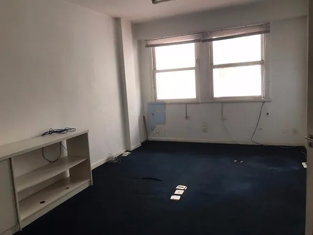 Imagem 12: Sala Centro Loja com 2 banheiros