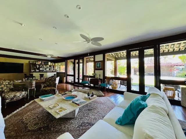 Imagem 5: Casa de Luxo à Venda na Barra da Tijuca - 4 Quartos, 4 Suítes, 4 Salas, 7 Banheiros, 5