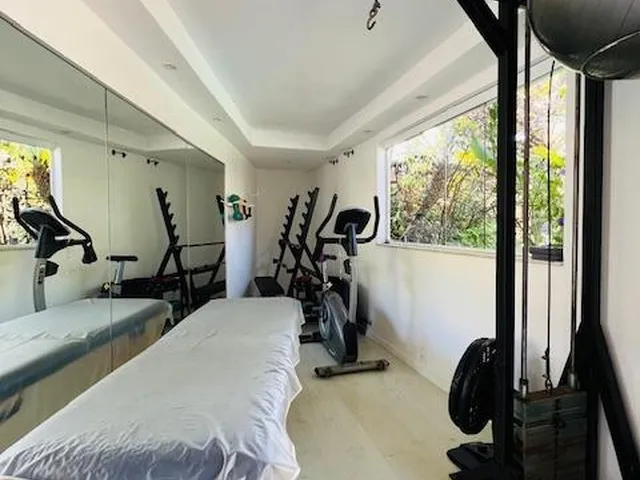 Imagem 13: Casa de Luxo à Venda na Barra da Tijuca - 4 Quartos, 4 Suítes, 4 Salas, 7 Banheiros, 5
