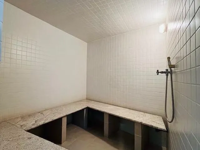 Imagem 9: Casa de Luxo à Venda na Barra da Tijuca - 4 Quartos, 4 Suítes, 4 Salas, 7 Banheiros, 5