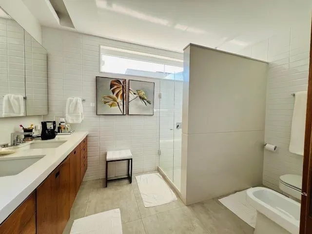 Imagem 12: Casa de Luxo à Venda na Barra da Tijuca - 4 Quartos, 4 Suítes, 4 Salas, 7 Banheiros, 5
