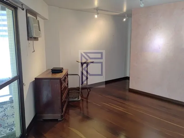 Imagem 5: Apartamento de 2 quartos com 1 suíte no Leblon, Rio de Janeiro - 106m², sala ampla e
