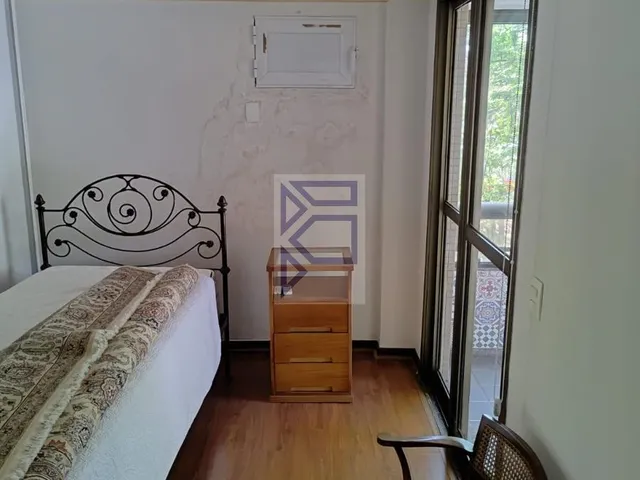 Imagem 2: Apartamento de 2 quartos com 1 suíte no Leblon, Rio de Janeiro - 106m², sala ampla e