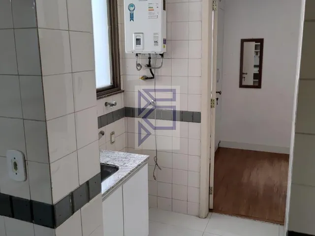 Imagem 11: Apartamento de 2 quartos com 1 suíte no Leblon, Rio de Janeiro - 106m², sala ampla e