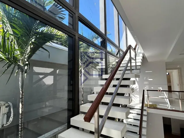 Imagem: Luxuosa casa em condomínio à venda na