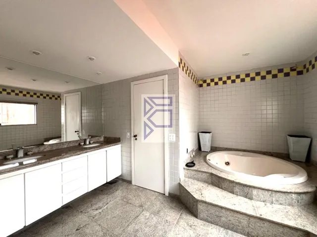 Imagem 3: Casa para locação na Barra da Tijuca, Rio de Janeiro - 5 quartos, 2 suítes, 2 salas, 9