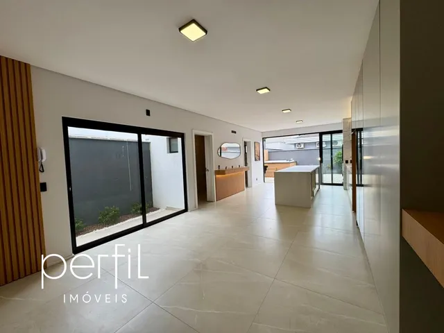Imagem 2: Imperdível: Casa à venda em Joinville-SC, com 3 quartos, 3 suítes, 2 salas e 172m² de
