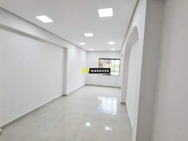Imagem 2: Sala Comercial 70m² na Anita Garibaldi - Alto Fluxo e Vitrine para seu Negócio