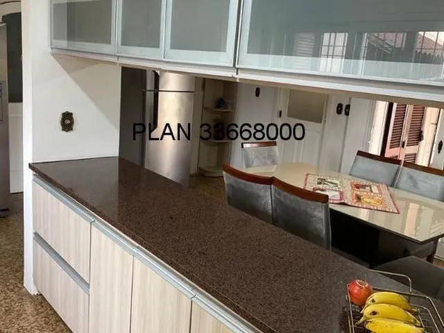 Imagem 2: Casa com 546 m², 3 andares, 6 dormitórios, 2 suites, 3 salas, cozinha, área de