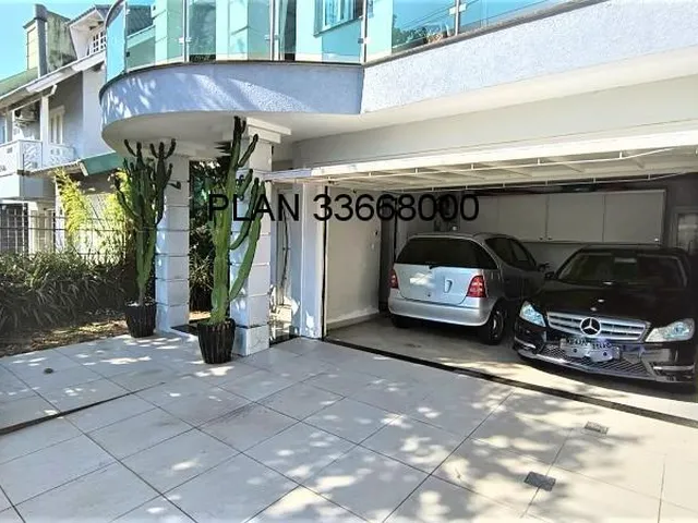Imagem: Casa com piscina na Avenida Ecoville