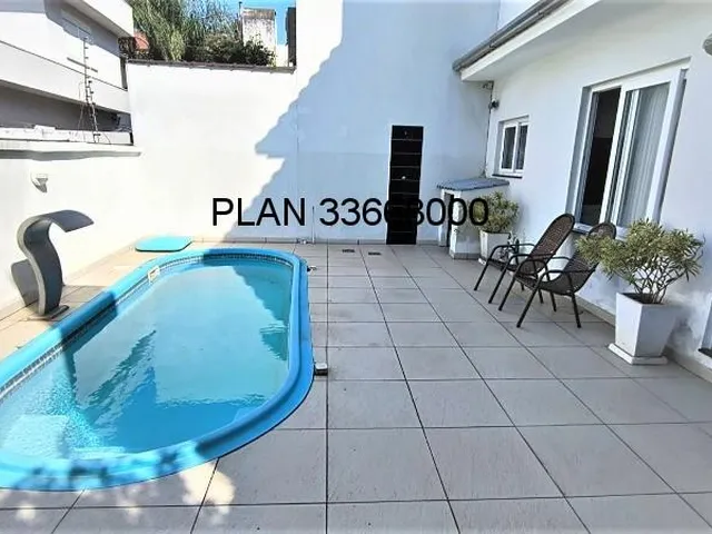 Imagem 10: Casa com piscina na Avenida Ecoville