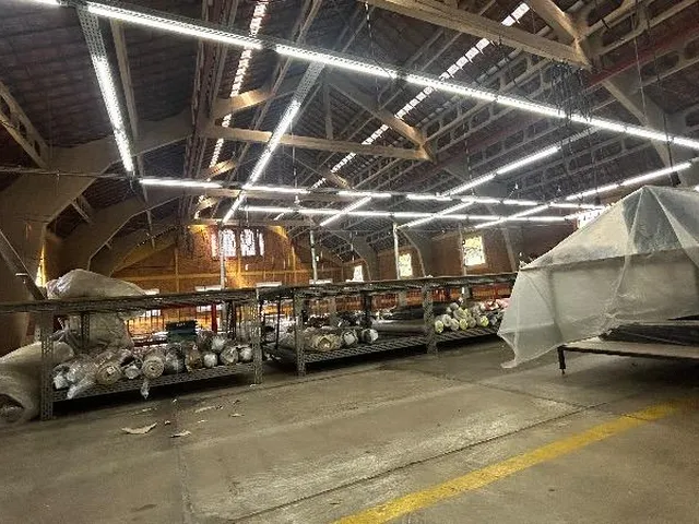 Imagem 2: Galpão Comercial para Locação em Itamarati, Petrópolis-RJ: 8 Salas, 4 Banheiros, 5