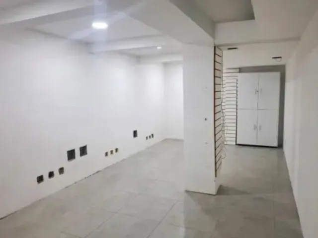 Imagem 8: Loja Comercial para Locação no Centro de Petrópolis-RJ: 2 Salas, 4 Banheiros, 380m²