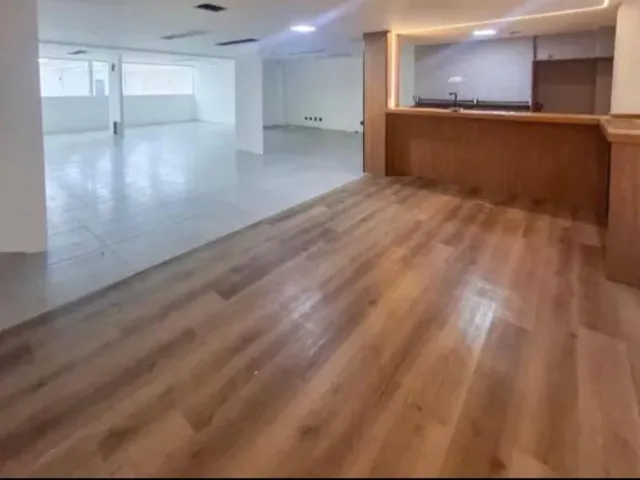Imagem 13: Loja Comercial para Locação no Centro de Petrópolis-RJ: 2 Salas, 4 Banheiros, 380m²