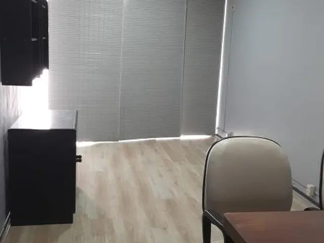 Imagem: A sala comercial possui 1 Banheiro, 1 Vaga na garagem,