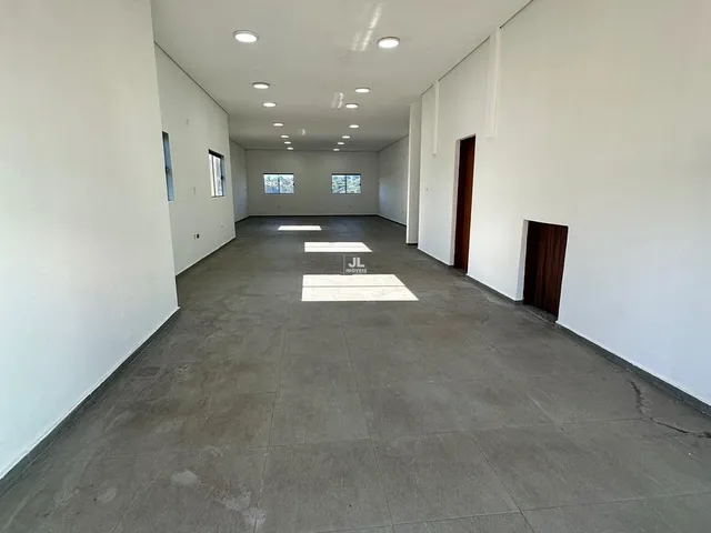 Imagem 7: Salão Comercial de Alto Padrão para Locação no Centro de Jarinu-Sp - 2 Banheiros, 2 Vagas de Garagem, 130M² de Área