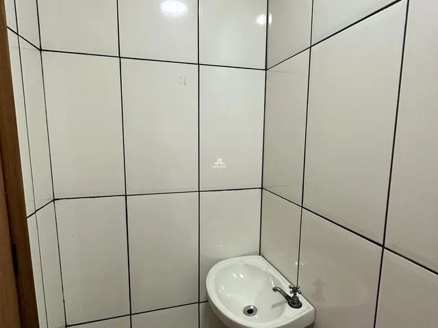 Imagem 6: Salão Comercial de Alto Padrão para Locação no Centro de Jarinu-Sp - 2 Banheiros, 2 Vagas de Garagem, 130M² de Área