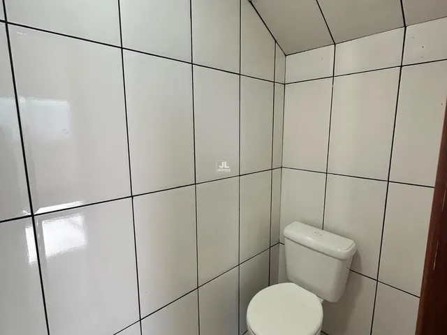 Imagem 2: Salão Comercial de Alto Padrão para Locação no Centro de Jarinu-Sp - 2 Banheiros, 2 Vagas de Garagem, 130M² de Área