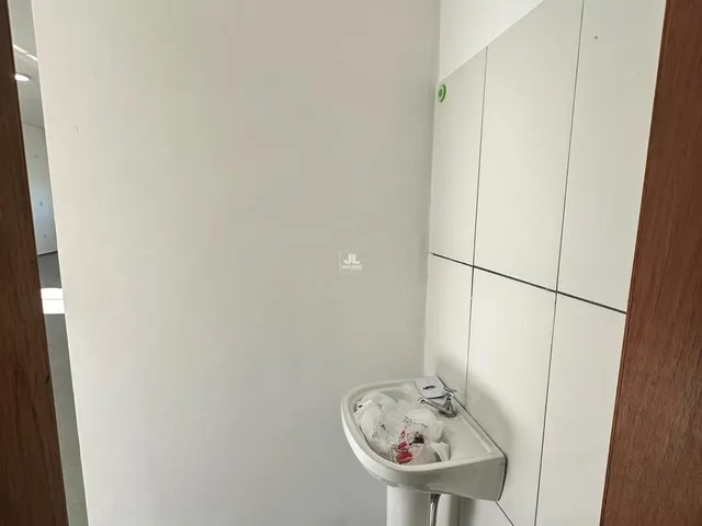 Imagem 4: Salão Comercial de Alto Padrão para Locação no Centro de Jarinu-Sp - 2 Banheiros, 2 Vagas de Garagem, 130M² de Área