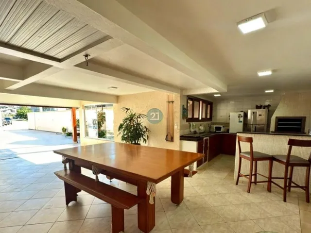 Imagem 2: Alugo casa mobiliada, 04 quartos, área gourmte com churrasquera, piscina, sauna, amplo