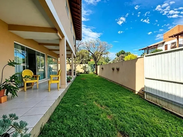 Imagem 8: Alugo ampla casa, com 03 suítes, 04 vagas de garagem, piscina, churrasqueira, e quintal