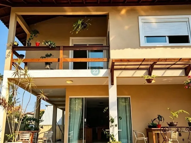 Imagem 14: Alugo ampla casa, com 03 suítes, 04 vagas de garagem, piscina, churrasqueira, e quintal