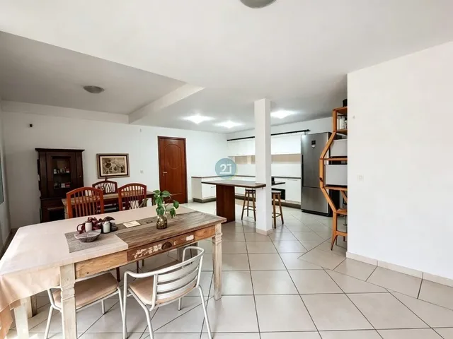 Imagem 15: Alugo ampla casa, com 03 suítes, 04 vagas de garagem, piscina, churrasqueira, e quintal