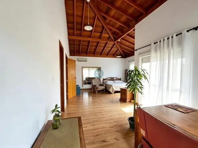 Imagem 11: Alugo ampla casa, com 03 suítes, 04 vagas de garagem, piscina, churrasqueira, e quintal