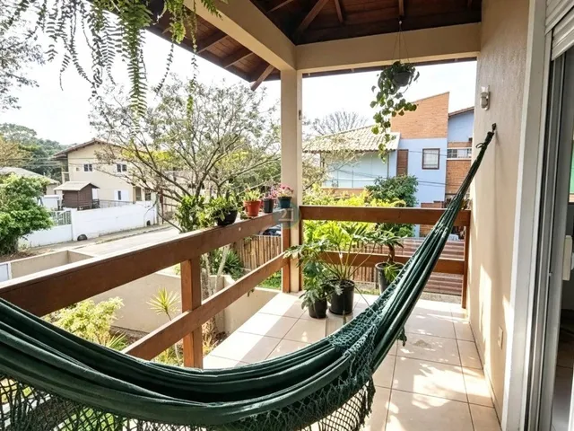 Imagem 2: Alugo ampla casa, com 03 suítes, 04 vagas de garagem, piscina, churrasqueira, e quintal