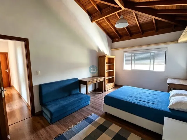 Imagem 13: Alugo ampla casa, com 03 suítes, 04 vagas de garagem, piscina, churrasqueira, e quintal