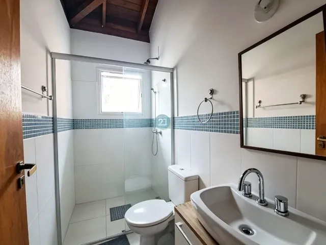 Imagem 9: Alugo ampla casa, com 03 suítes, 04 vagas de garagem, piscina, churrasqueira, e quintal
