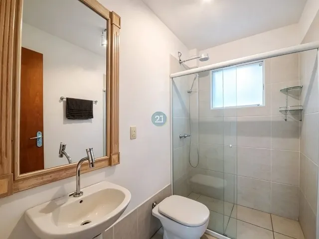 Imagem 4: Alugo ampla casa, com 03 suítes, 04 vagas de garagem, piscina, churrasqueira, e quintal