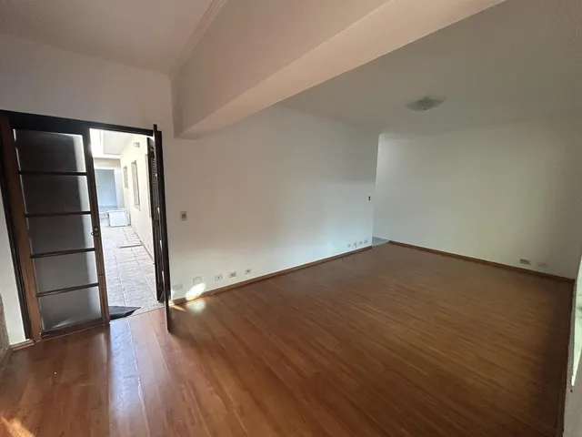Imagem: A casa possui 2 Dormitórios, 1 Banheiro, 3 Vagas na