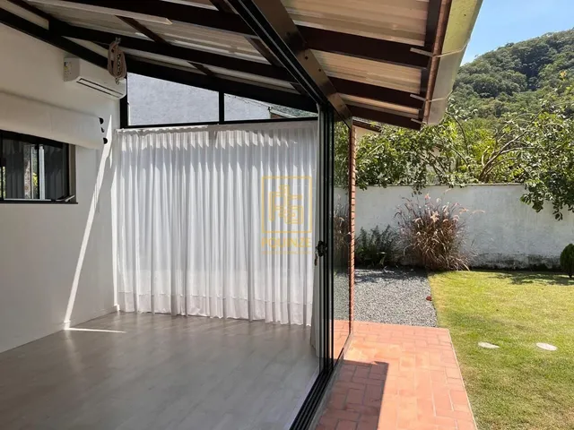 Imagem 6: Casa com amplo espaço externo no Centro de Rio dos Cedros