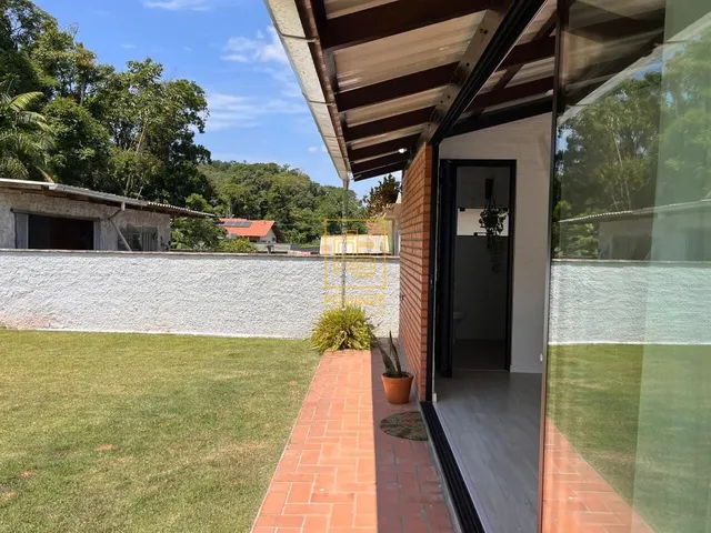 Imagem 9: Casa com amplo espaço externo no Centro de Rio dos Cedros