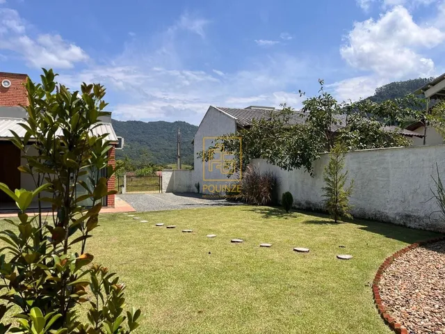 Imagem 4: Casa com amplo espaço externo no Centro de Rio dos Cedros
