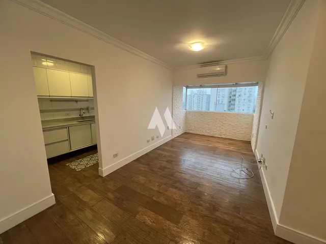 Imagem: O apartamento possui 4 Dormitórios, 1 Suíte, 2 Banheiros,