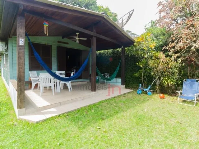 Imagem: A casa possui 2 Dormitórios, 1 Banheiro, Acomodam 6
