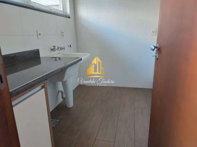 Imagem 8: Casa maravilhosa em condomínio alto padrão, construída em 2 terrenos, 3 suítes, 5