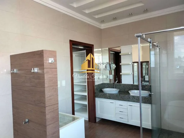 Imagem 15: Casa maravilhosa em condomínio alto padrão, construída em 2 terrenos, 3 suítes, 5
