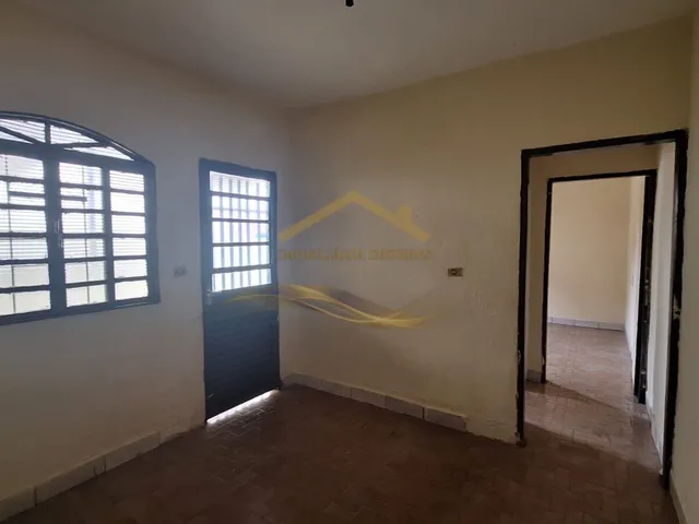 Imagem: A casa possui 2 Dormitórios, 1 Banheiro, 100m² de Área,