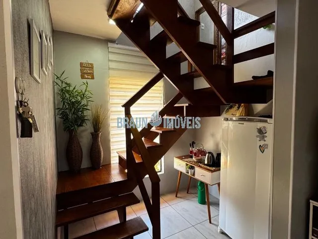 Imagem 3: Sobrado 3 dormitórios semi mobiliado sendo 2 suítes americanas com sacada no