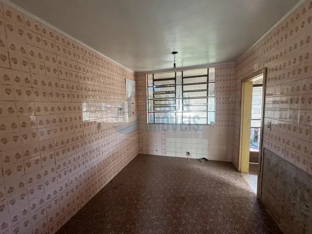 Imagem 8: 02 Casas de alvenaria em terreno de 10x30, murado e com grades altas, Casa da frente com