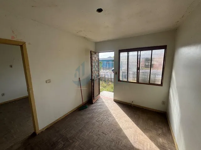 Imagem 5: 02 Casas de alvenaria em terreno de 10x30, murado e com grades altas, Casa da frente com