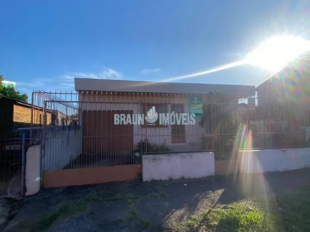Imagem 3: 02 Casas de alvenaria em terreno de 10x30, murado e com grades altas, Casa da frente com