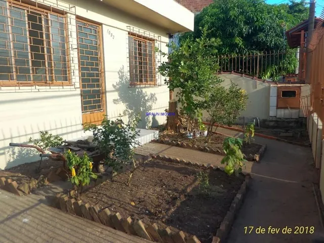 Imagem 9: 02 Casas de alvenaria em terreno de 10x30, murado e com grades altas, Casa da frente com